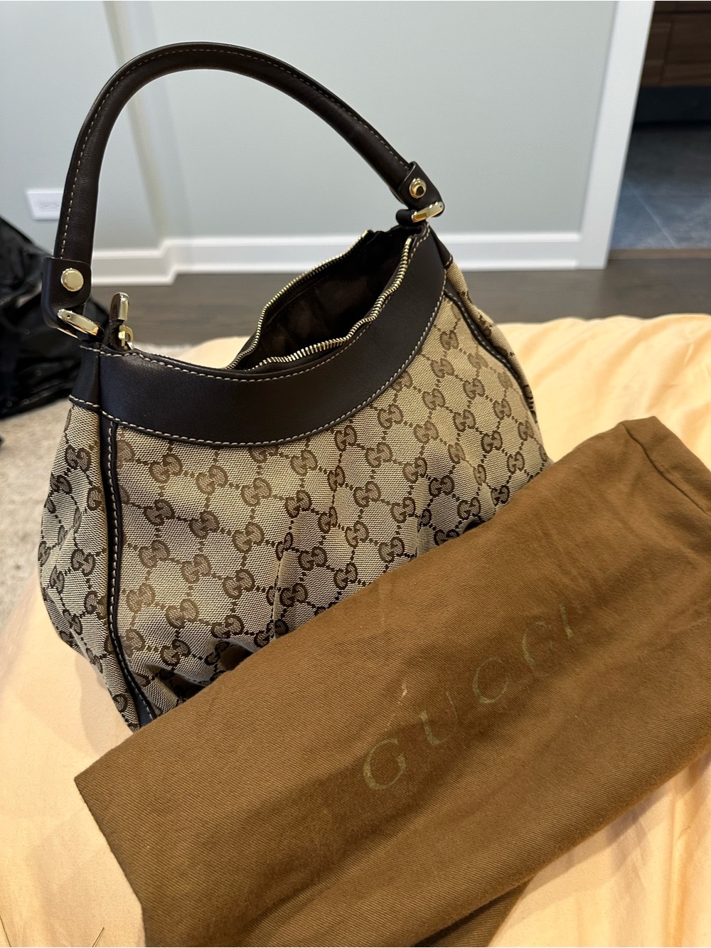 Gucci Beige Abbey D Ring Canvas with Dark Brown Trim. Excellent Condition - Picture 11 of 13